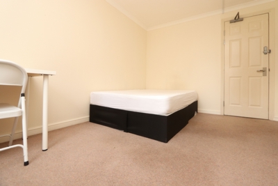 Double room - Single use to rent in Meridian Place, South Quay, London, E14