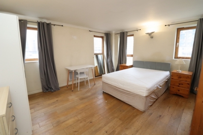 Double room - Single use to rent in Meridian Place, South Quay, London, E14