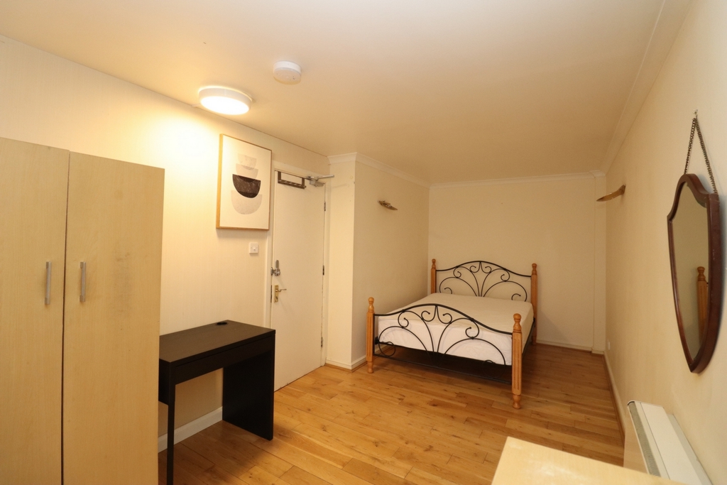 Double Room to rent in South Keys, London, E14