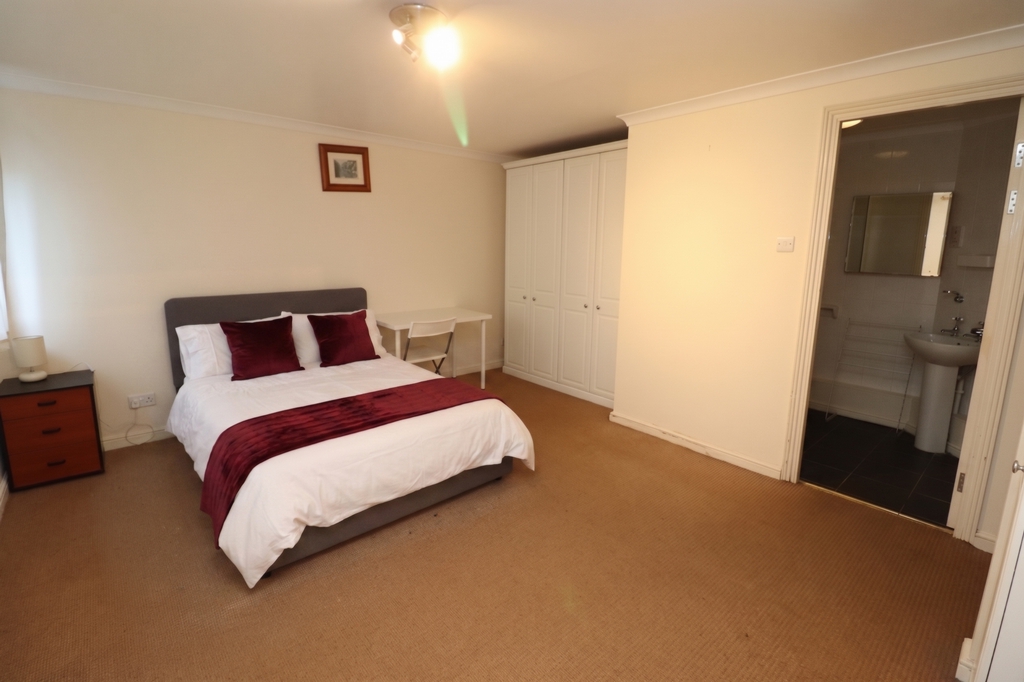 Ensuite Single Room to rent in South Keys, London, E14