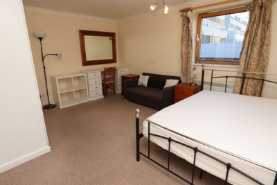 Ensuite Single Room to rent in Meridian Place, South Quay, London, E14