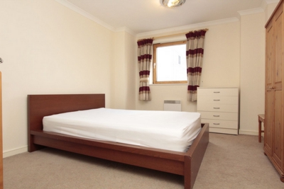 Double room - Single use to rent in Meridian Place, Canary Wharf, London, E14