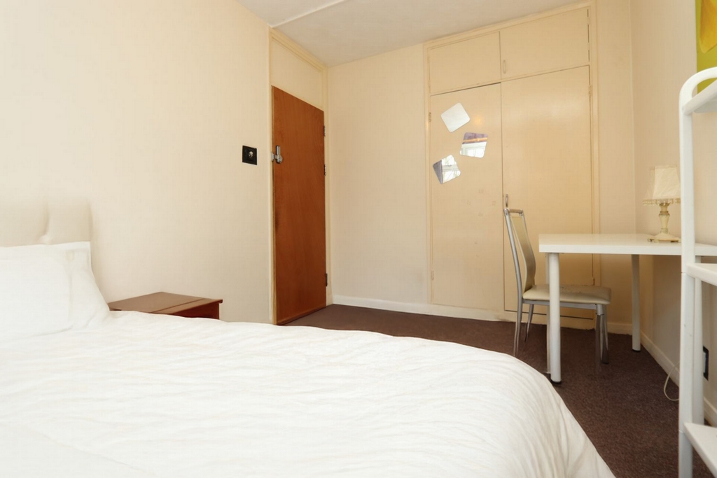 Double room - Single use to rent in Westferry, London, E14