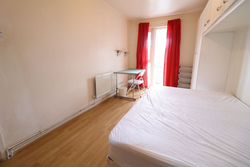 Double room - Single use to rent in Langdon Park, London, E14