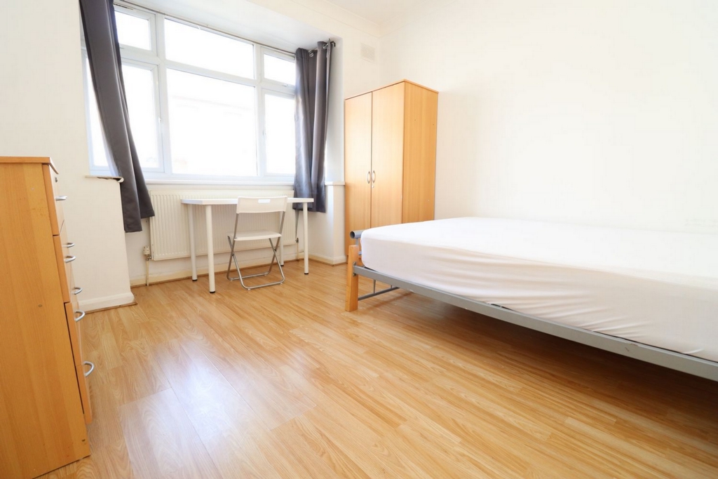 Double room - Single use to rent in Leyton, London, E15