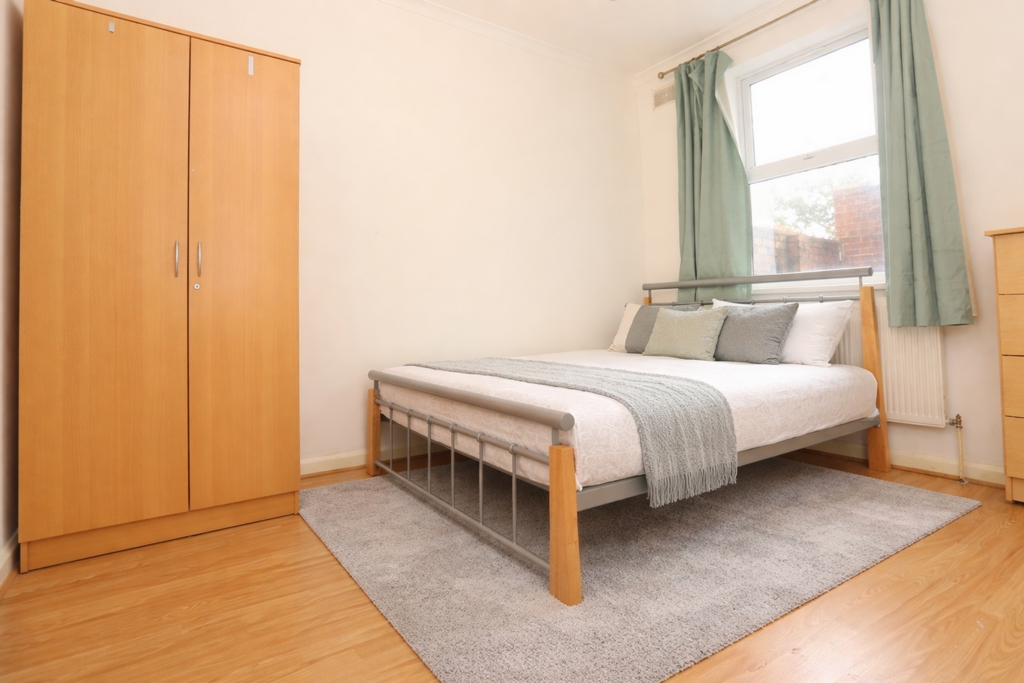 Double room - Single use to rent in Leyton, London, E15