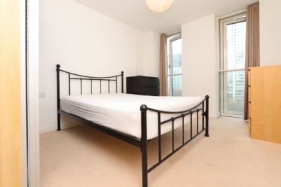 Double room - Single use to rent in 31 Millharbour, Canary Wharf, London, E14