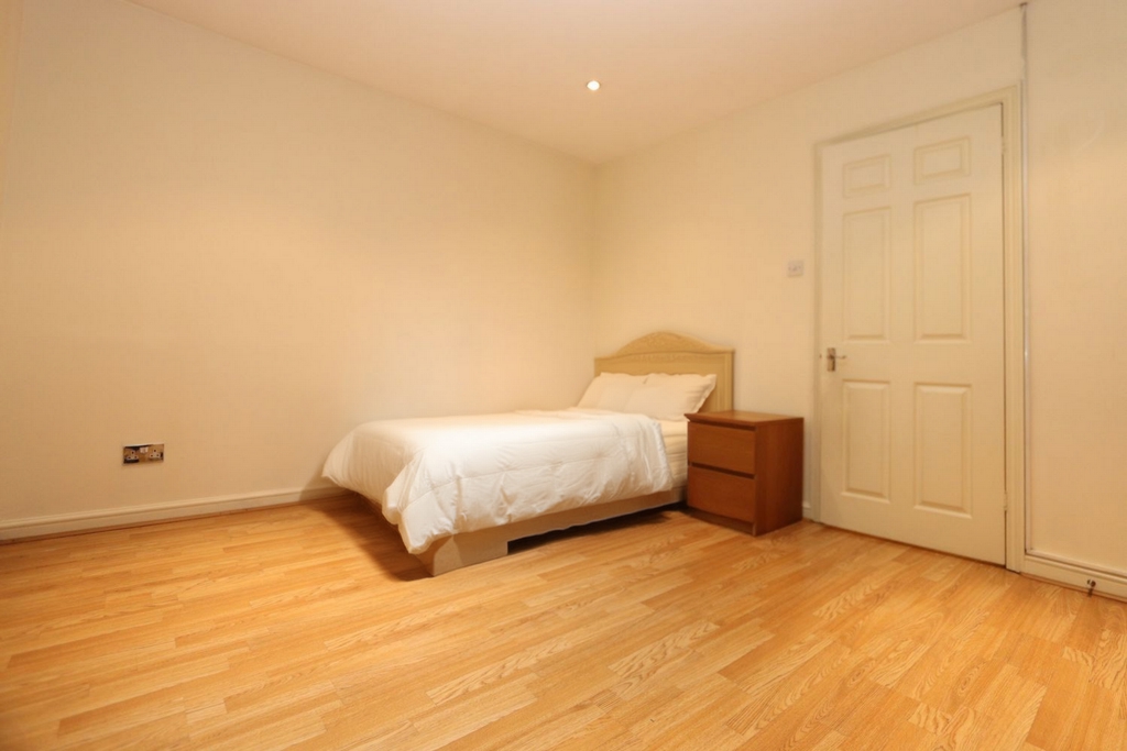 Double room - Single use to rent in Limehouse, London, E14