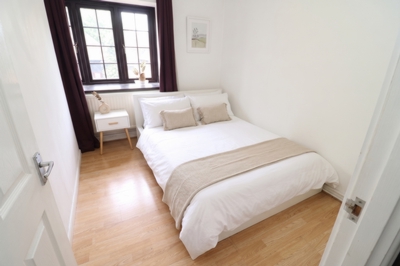 Double room - Single use to rent in St Georges Square, Limehouse, London, E14