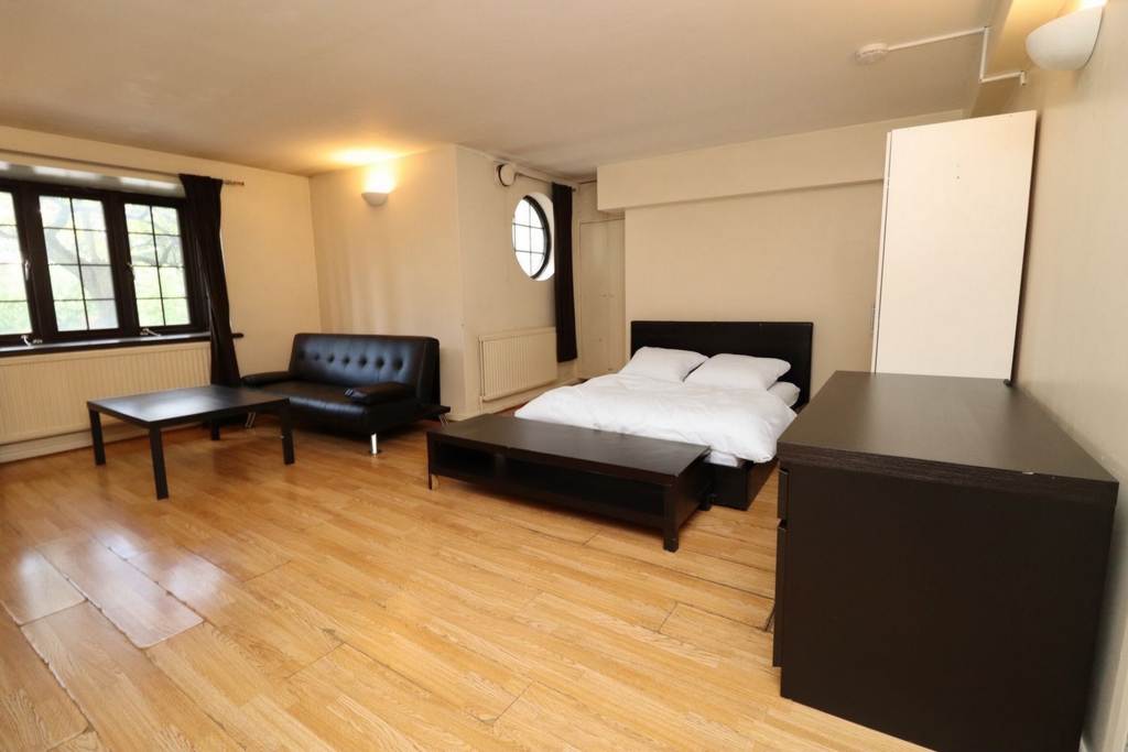 Double room - Single use to rent in Limehouse, London, E14