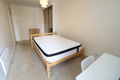 Ensuite Single Room to rent in Boardwalk Place, Canary Wharf, London, E14
