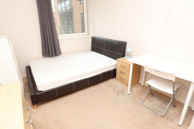 Double room - Single use to rent in Boardwalk Place, Canary Wharf, London, E14
