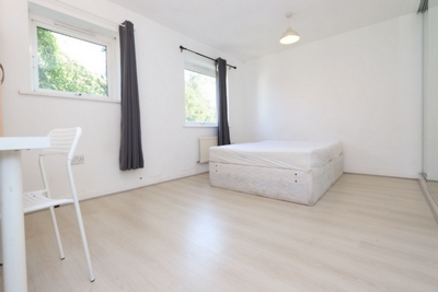 Double room - Single use to rent in Ropemaker Road, Canada Water, London, SE16