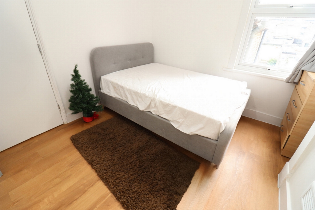 Double room - Single use to rent in Upton Park, London, E7