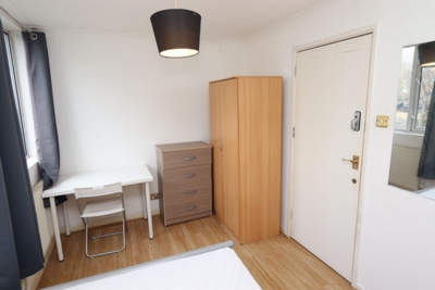 Double room - Single use to rent in The Green, Stratford, London, E15