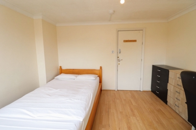 Double Room to rent in The Green, Stratford, London, E15