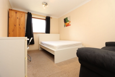 Double room - Single use to rent in Meridian Place, South Quay, London, E14