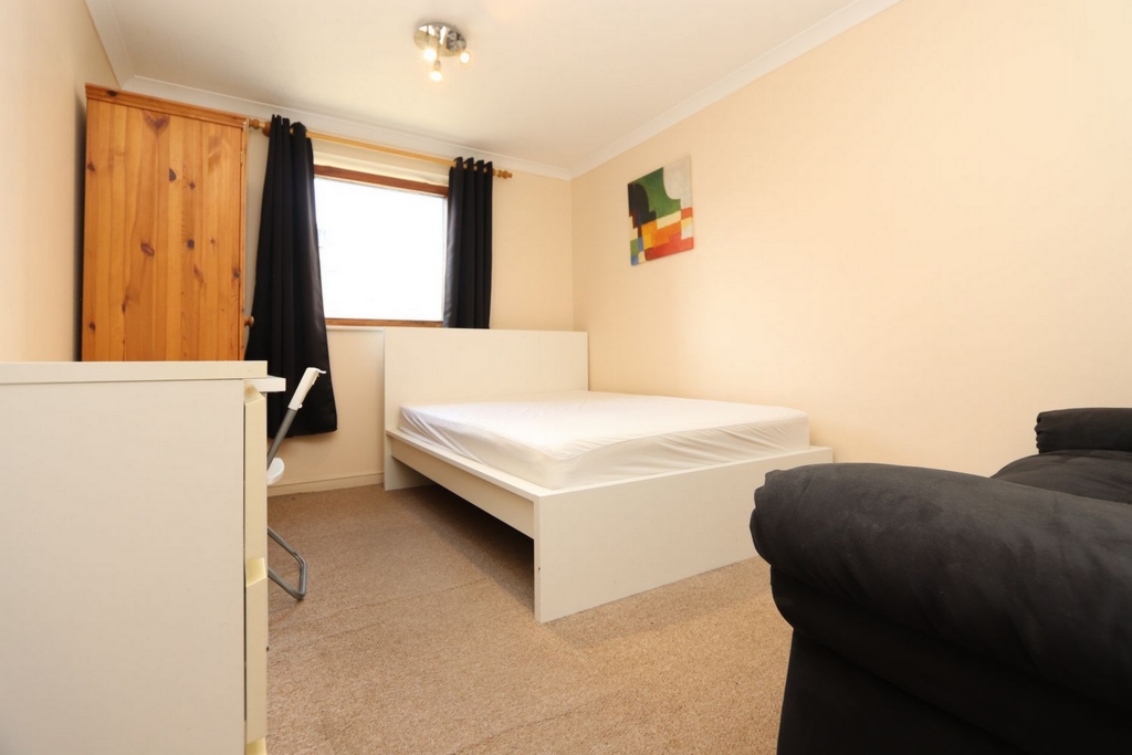 Double room - Single use to rent in South Quay, London, E14