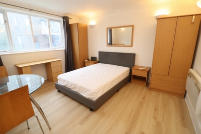 Double Room to rent in 126 Duckett Street, Stepney Green, London, E1