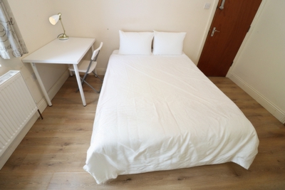 Ensuite Single Room to rent in Alexandra Road, Wood Green, London, N8