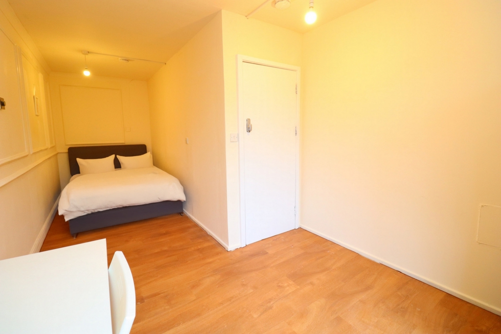Double room - Single use to rent in Bow, London, E3