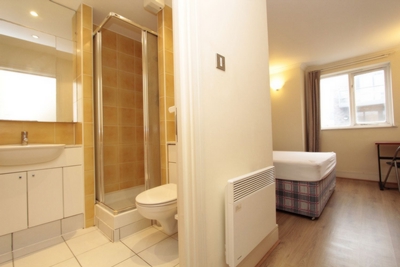 Ensuite Double Room to rent in 126 Duckett Street, Stepney Green, London, E1
