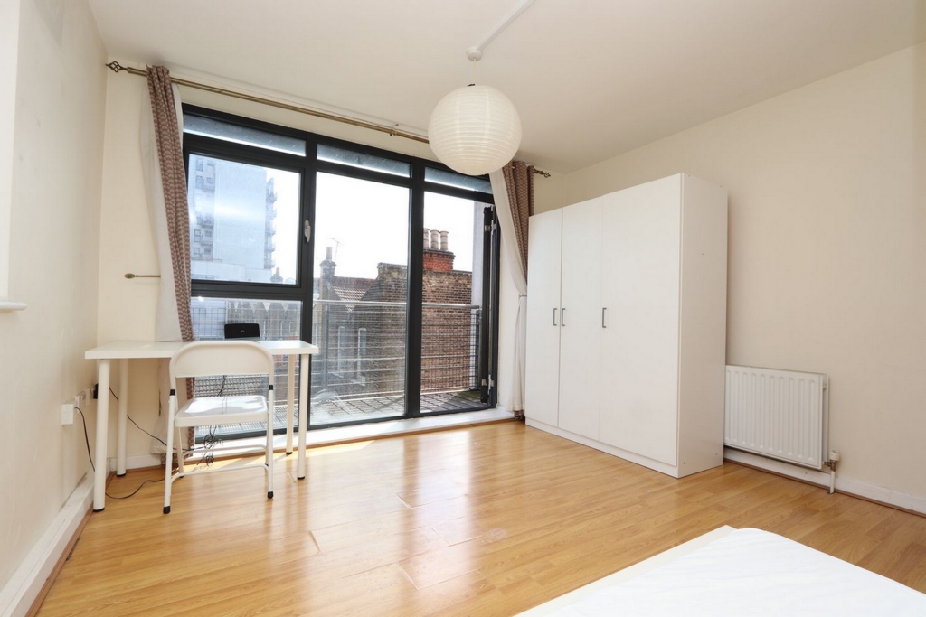 Double room - Single use to rent in , Stratford, E15