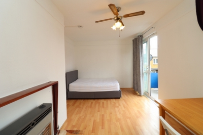 Double Room to rent in Beeston House, Burbage Close, Elephant and Castle, SE1
