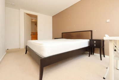 Ensuite Double Room to rent in Farnsworth Court, West Parkside, Greenwich, London, SE10