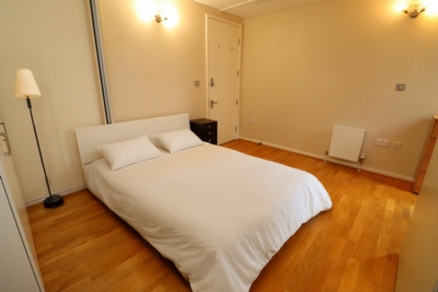 Double room - Single use to rent in Farnsworth Court, West Parkside, London, SE10