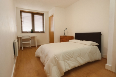 Double Room to rent in Skyline Plaza Building, 80 Commercial Road, Aldgate, London, E1