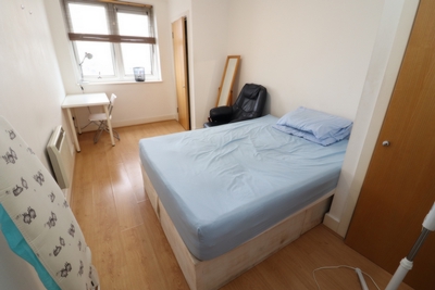 Double Room to rent in Skyline Plaza Building, 80 Commercial Road, Aldgate, London, E1