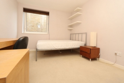 Double room - Single use to rent in Berglen Court,7 Branch Road, Limehouse, London, E14