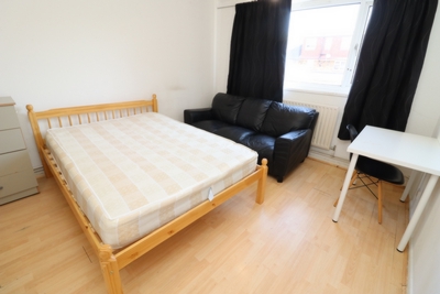 Double room - Single use to rent in Meredith Street, West Ham, London, E13
