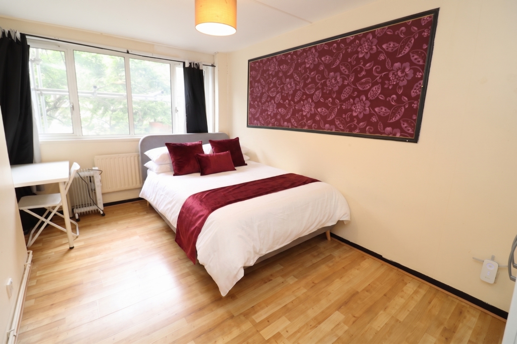 Double room - Single use to rent in Edgware Road, London, NW8