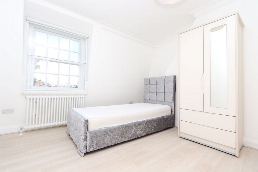 Ensuite Single Room to rent in Bow Road, London, E3
