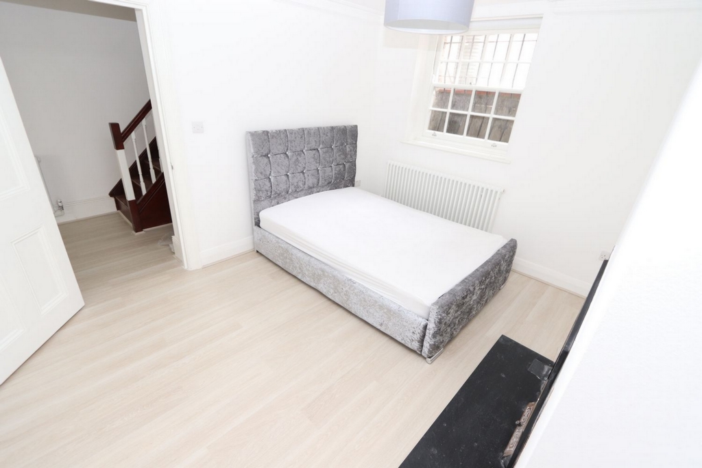 Double room - Single use to rent in Bow Road, London, E3