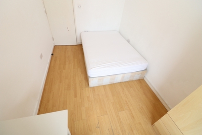 Double room - Single use to rent in Southey House, Browning Street, Elephant & Castle, London, SE17