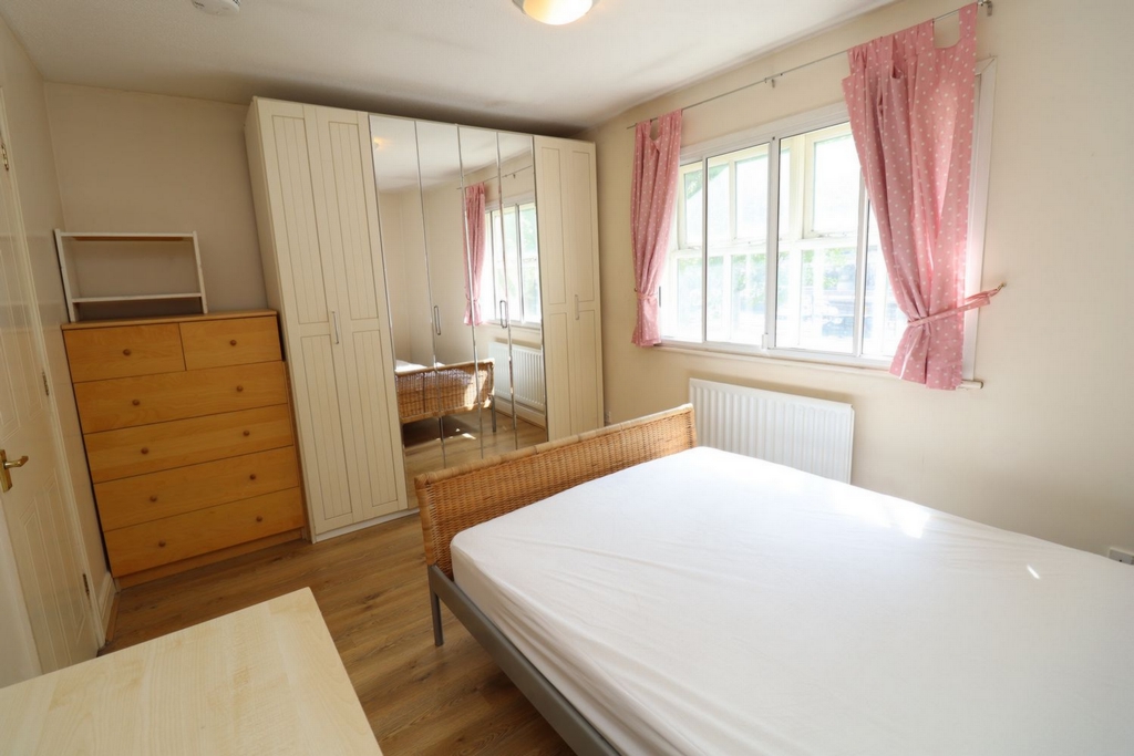 Double room - Single use to rent in Westferry, London, E14