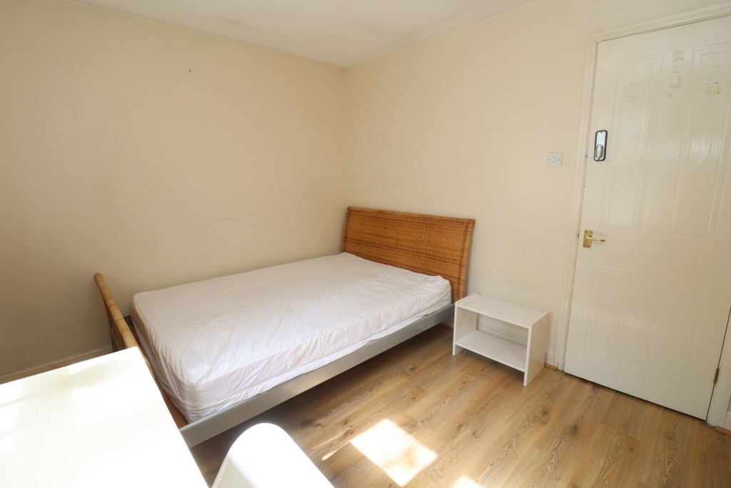 Double room - Single use to rent in Westferry, London, E14