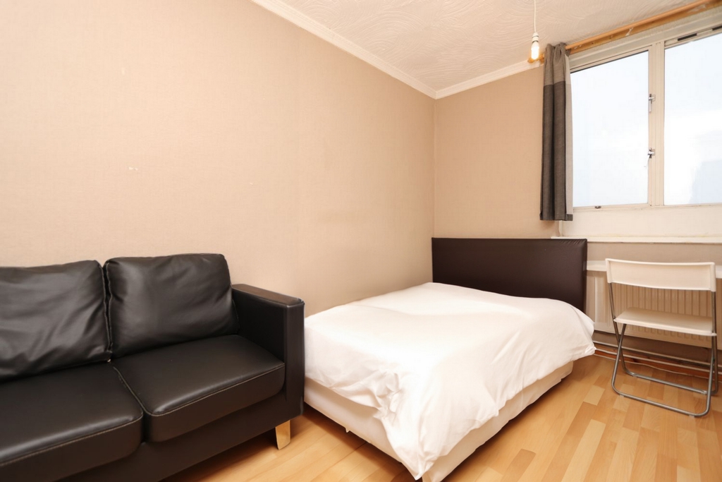 Double room - Single use to rent in Stepney Way,Whitechapel, London, E1