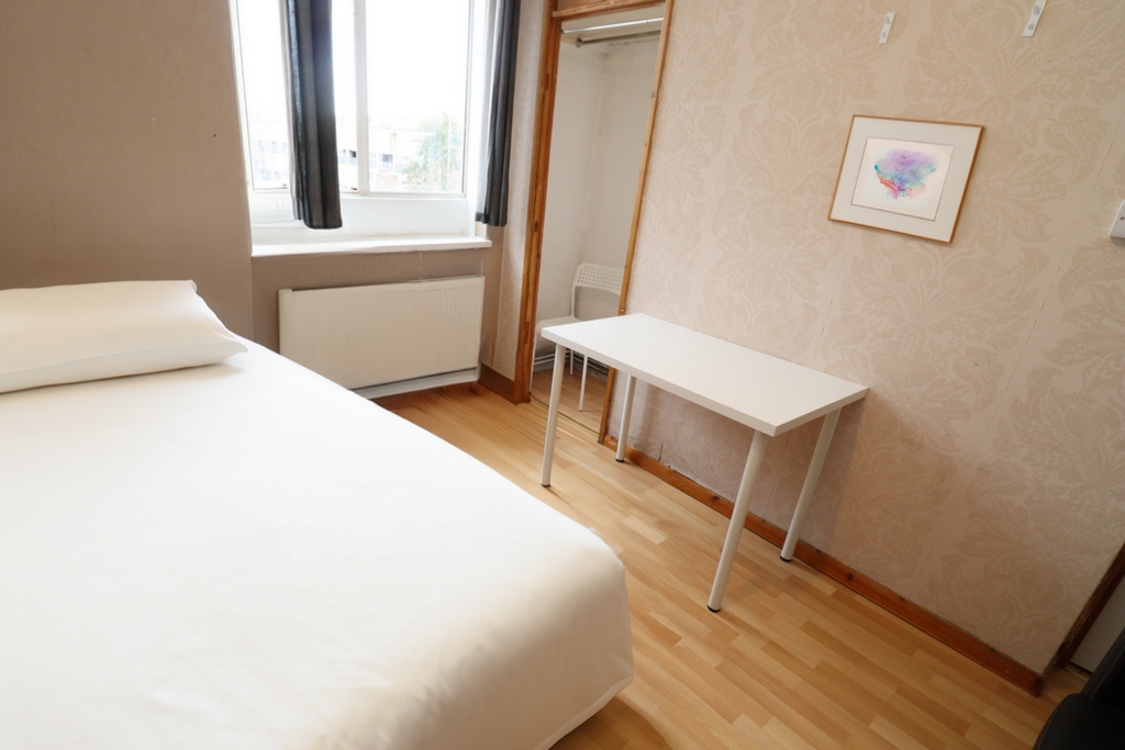 Double room - Single use to rent in Stepney Way,Whitechapel, London, E1