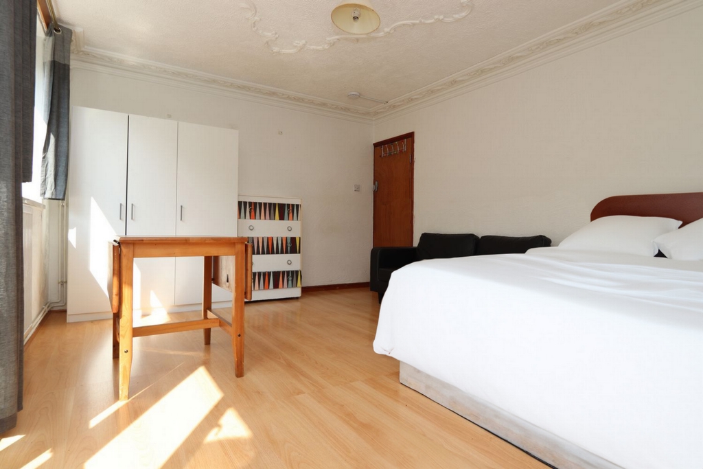 Double Room to rent in Stepney Way,Whitechapel, London, E1