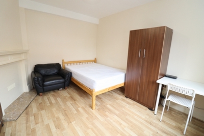 Double room - Single use to rent in Cardale Street, Crossharbour, South Quay, London, E14