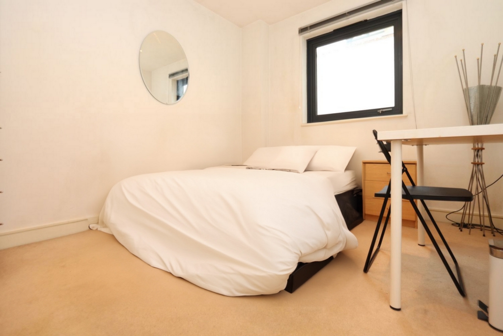 Double room - Single use to rent in Tower Gateway, London, E1