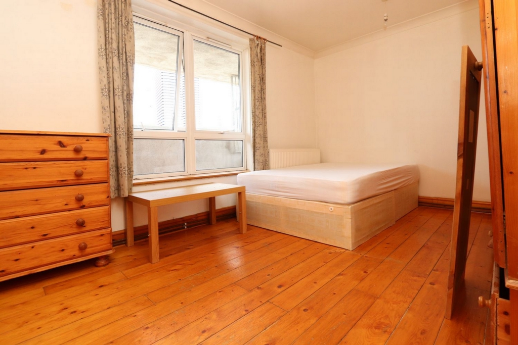 Double room - Single use to rent in South Quay,Crossharbour, London, E14