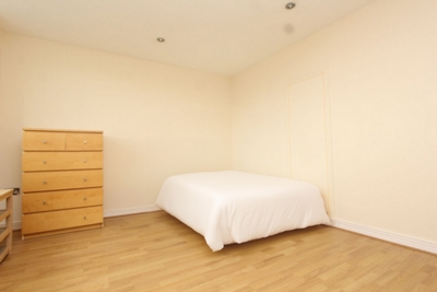 Double Room to rent in The Quadrangle House, 84 Romford Road, Stratford,Maryland, London, E15