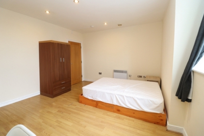 Double Room to rent in The Quadrangle House, 84 Romford Road, Stratford,Maryland, London, E15