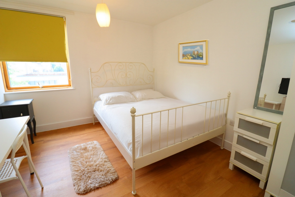 Double Room to rent in South Quay,Isle of Dogs, London, E14