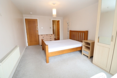 Ensuite Single Room to rent in Bartholomew Court, 10 Newport Avenue, East India, London, E14